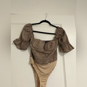 PrettyLittleThing Leopard print puff sleeve bodysuit. Size 4